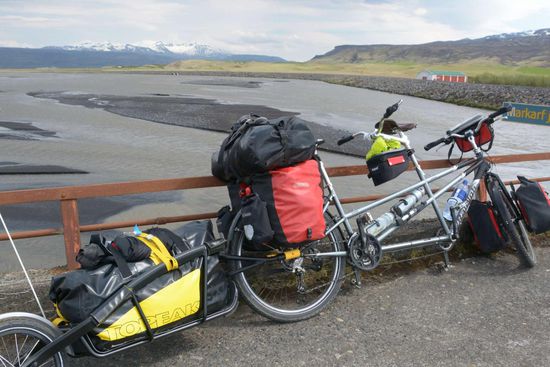 Die letzte Brücke über den Markarfljót vor vielen Furten durch das Eiswasser - und auch hier war unklar, ob wir sie passieren können, denn nicht auf allen Landkarten ist sie verzeichnet und wegen Baufälligkeit nur noch für Radfahrer und Fußgänger freigegeben