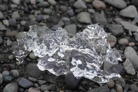 Das kristallklare, uralte Eis kann man bedenkenlos genießen