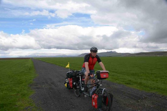 Dicke Wolken jagen über den Himmel, aber es bleibt trocken für den Rest der Tour