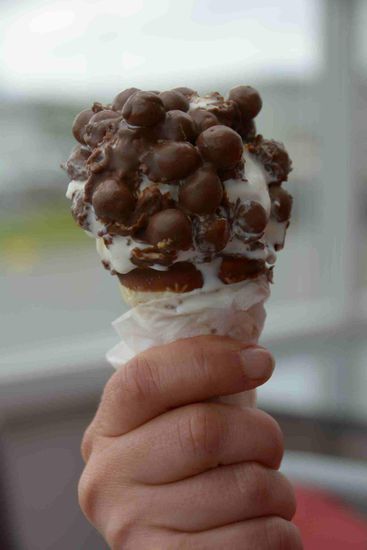 Island ist Eisland - ein leckeres Softeis mit einem kleinen Topic-Berg obendrauf ist immer ein guter Motivator