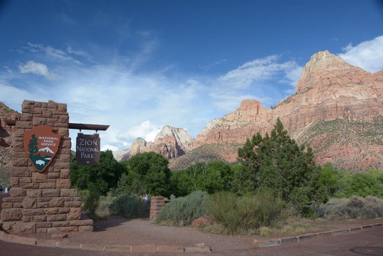 Der Parkeingang zum Zion National Park