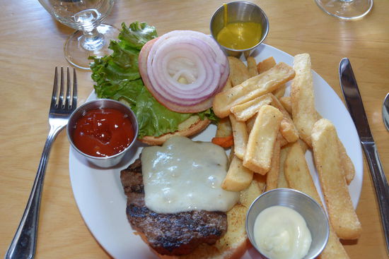 Ein Bison Burger (sprich:Beisonböögää) in der Lodge des Grand Canyon National Parks: Aktiver Naturschutz 