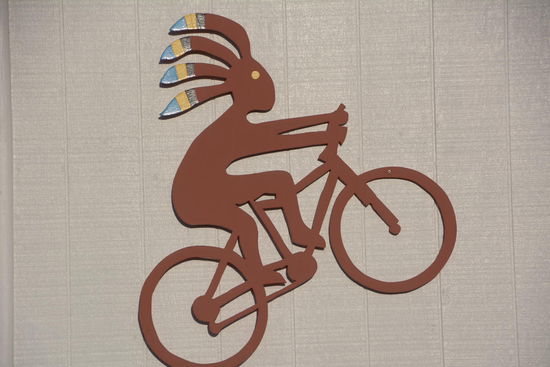 Der Beweis am Red Canyon: Die Indianer hatten gar keine Pferde sondern Fahrraeder...