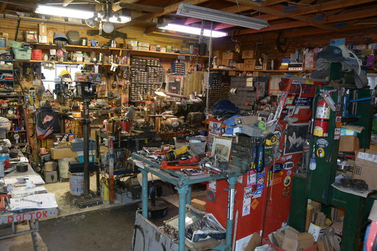 Ein Blick in die  Werkstatt: Hier werden Sie geholfen!!!