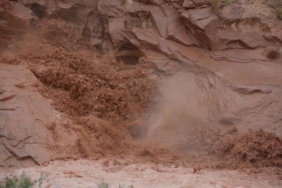 Flasch flood im Capitol Reef NP - hier kann man Erosion bei der Arbeit zusehen