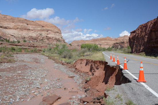 The day after - die Sonne scheint, das Wasser ist abgezogen, nur die Schaeden sind noch nicht behoben.