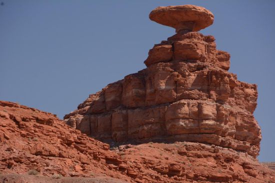 Sieht aus der Naehe betrachtet schon ziemlich wackelig aus - haelt aber!