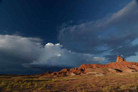 Auf der Ferne betrachtet sind Gewitterwolken etwas sehr Schoenes!