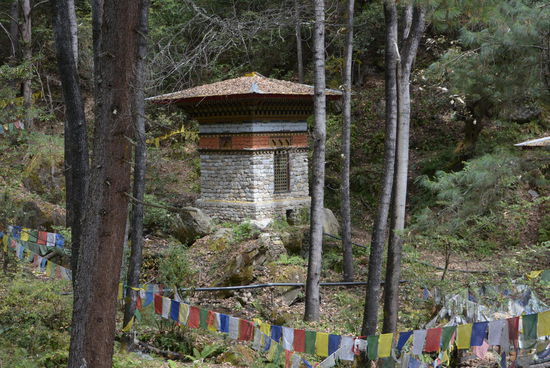 Die Gebetsmühle im Innern dieses Hauses wird von der Kraft eines Gebirgsbachs bewegt
