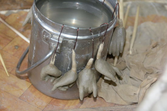 Dazu gehört eine unglaubliche Fingerfertigkeit und noch mehr Geduld