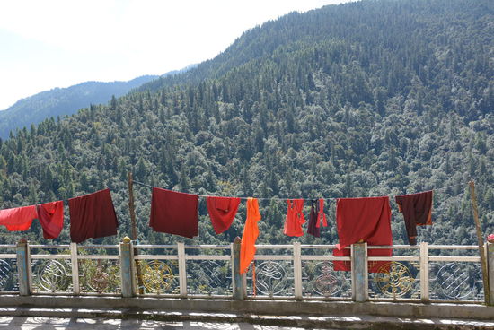 Bei allem Streben nach innerer Reinheit. Auch im Kloster hilft gegen den alltäglich weltlichen Schmutz nur die gewöhnliche Wäsche