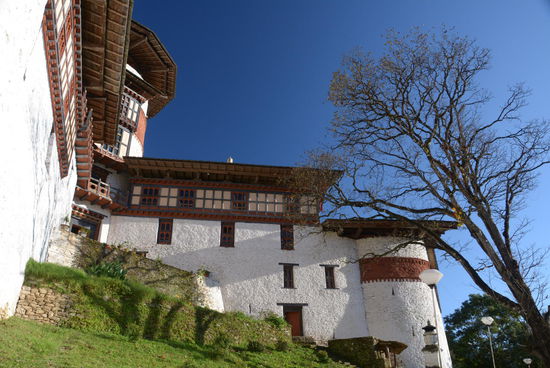 Über der Stadt und dem Dzong wacht ein mächtiger Aussichtsturm - den hat nicht jede Stadt