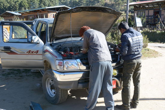 Die Fachwerkstatt des Vertrauens - und eine Ersatzlichtmaschine war auch am Lager, passte nur leider nicht