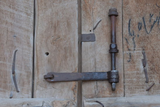 Um 18.00 Uhr sind die Tore verriegelt und ich bleibe allein in der Karawanserei zurück