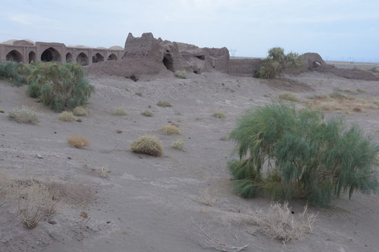 Nicht alle Karawansereien an der Strecke sind in einem so guten Zustand wie meine Herberge. Einige sind dem Verfall preisgegeben