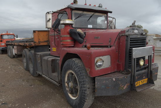 Die Lebensdauer in Europa oder Nordamerika ausgemusterter Fahrzeuge scheint hier unbegrenzt - nur die vielen verlorenen Schrauben am Fahrbahnrand geben mir zu denken...