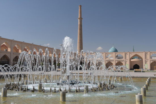 Nach meiner Irrfahrt durch die Stadt finde ich diesen Platz. Moschee, Basar, Platz alles gut - aber nicht ganz meine Erwartung
