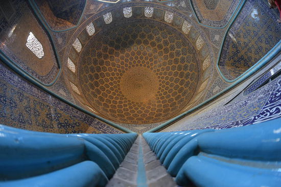 ...ins Kuppelgewölbe