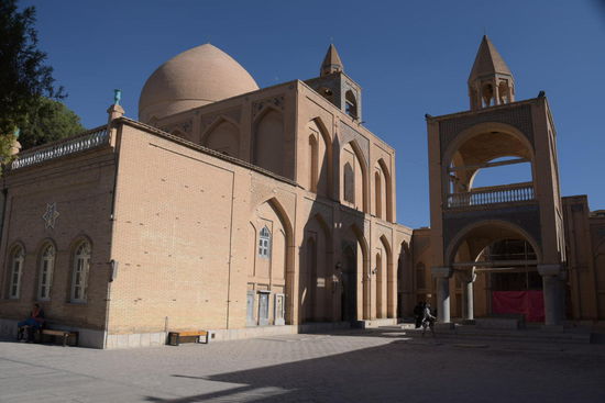 Auf dem Gelände befindet sich auch noch ein Museum der Armenier und ein Mahnmal für den Genozid an ihrem Volk in der Türkei