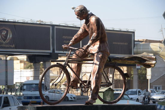 Aber eine Stadt, die Radfahrern (und ich hoffe es sind nicht die Straßenfeger gemeint) ein Denkmal setzt, muss einem doch einfach sympatisch sein