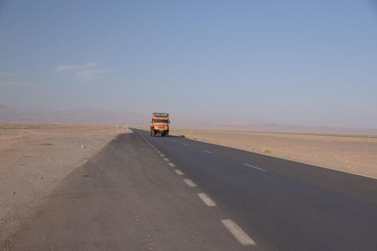 Auch der nächste Tag bringt nicht so viel Abwechslung. Jedenfalls ist der Verkehr nicht so dicht und die Richtungsfahrbahnen liegen teilweise mehrere hundert Mter auseinander
