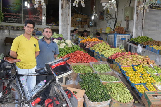 Täglich lade ich mir reichlich frisches Obst in die Taschen - gegen alle üblichen Ratschläge und Warnungen esse ich es ungewaschen und ungeschält - bisher ohne Probleme. Das soll auch gern so bleiben