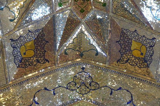 Es müssen hier Millionen Spiegelscherben verarbeitet worden sein!