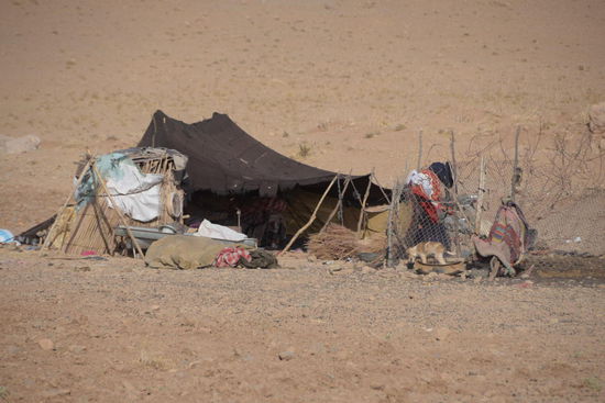 Nicht immer ganz so malerisch sehen die Familienunterkünfte der Hirten aus