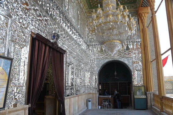 ...und der genau wie die Großen innen vollständig mit Spiegelmosaiken ausgekleidet ist.