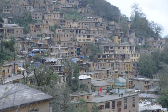 Das in den Berg hineingestapelte Dorf Masuleh - auch in diesem von Touristen gern besuchten Ort herrscht die fast schon als Nachsaisondepression zu bezeichnende Stimmung