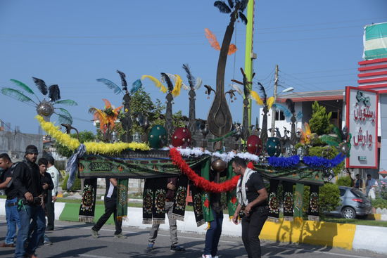 Was die Größe des Schellenbaums angeht, können unsere Funkenmariechen hier noch einiges lernen