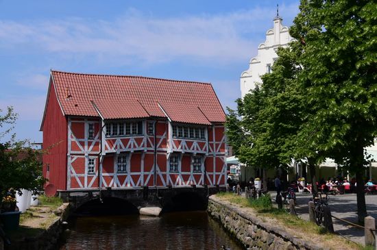 ...zum Beispiel schiefe Häuser