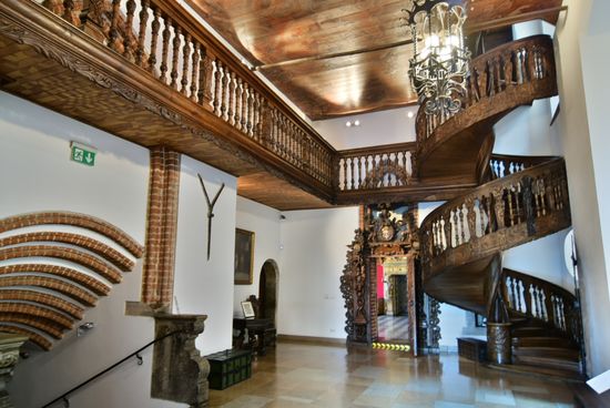 Flur und Treppenhaus sind ja noch recht schlicht gehalten