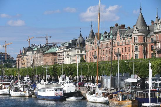 Eine der besten Adressen in Stockholm, der Strandwägen mit vielen alten und neuen Schiffen als reizvolle Kulisse vor der Haustür