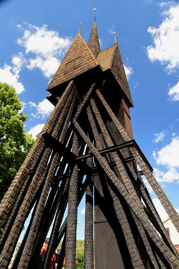 ... und hat einen der eigentümlichsten Glockentürme, den ich je gesehen habe