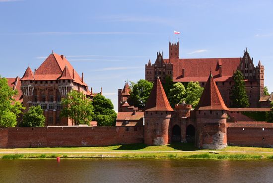 Der Blick über die Nogat auf die Marienburg