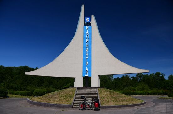 Okay, jedenfalls habe ich mich nicht verfahren und zu übersehen ist das Ortsschild von Kaliningrad auch nicht
