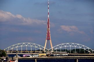 Der markante Funkturm der Stadt