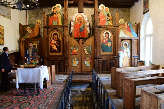 Die wohl ungewöhnlichste Kirche, die ich je gesehen habe. Ein kleines ukrainisch-griechisch-katholisches Gotteshaus, in dem einem buchstäblich der Boden unter den Füßen weggezogen wird, zwei Geländer werden ausgeklappt und im Keller findet sich ein kleine Ausstellung mit Ikonen und kunstvoll bemahlten Eiern