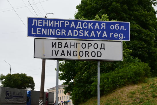 Es ist grau, kalt und der Ort wenig einladend, um sich hier morgens um 06.30 Uhr länger aufzuhalten