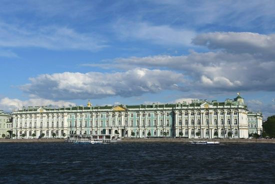 Das ist nur der Winterpalast, links geht es mit der Eremitage noch weiter