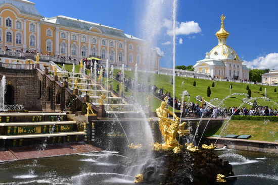 Der Palast Peterhof - Sommerresidenz Zar Peter des Großen direkt an der Ostsee
