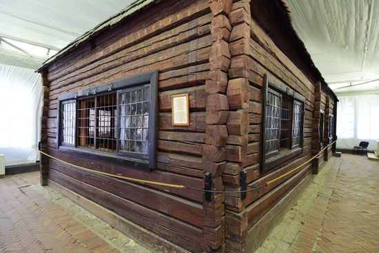 Das erste Haus in St. Petersburg - gebaut in nur drei Tagen