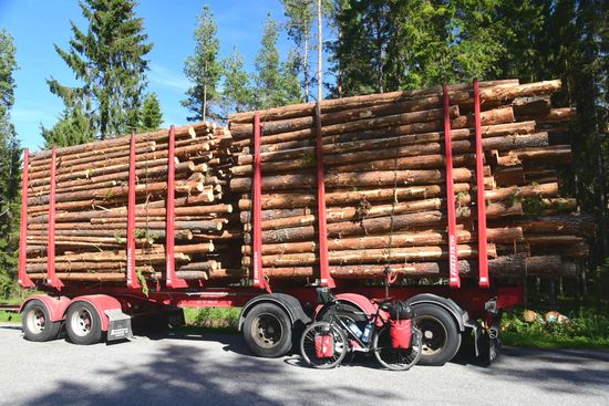 Meine Weggefährten auf allen Straßen - und das ist nur der Anhänger!