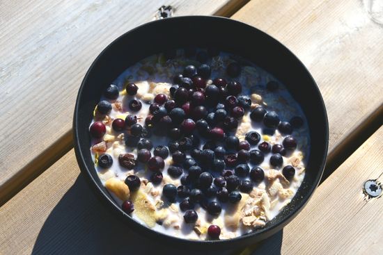 Frisch gepflückte Preiselbeeren aus dem Wald zum Müsli - einfach lecker. Aber auch die sind wegen der Dürre Mangelware und so eine kleine Handvoll ein mühsames Gesuche