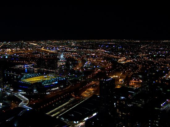 Die Skyline Melbourne vom Rialto Tower aus bei Nacht