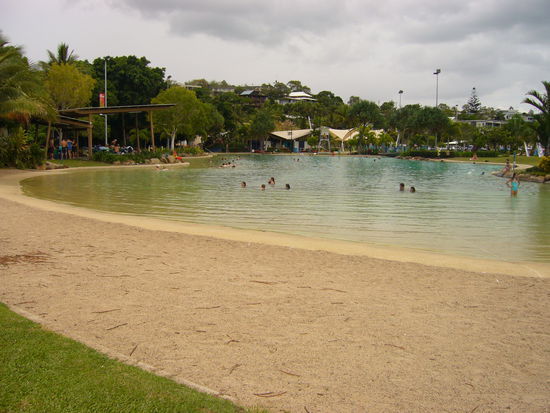 Das war die Lagune von Airlie Beach, direkt neben dem Meer, herrlich angelegt mit angenehm warmem Wasser.
