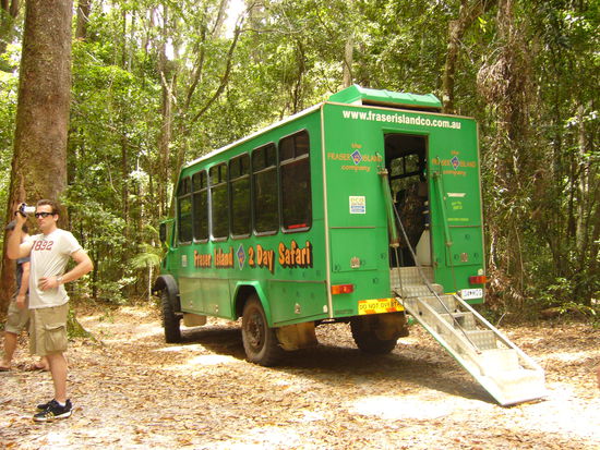 Das war unser Tour-Bus, mit dem wir 2 Tage auf der Insel rumgeschossen sind. Ich denk mal, unser Tourguide Rossco wär damit bei der Rallye Dakar auch ziemlich weit vorn dabeigewesen - gefahren ist er zumindest so...
