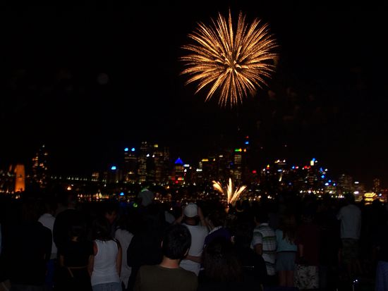 Das hier war nur das Vorspiel, als um 9 Uhr ein Feuerwerk fuer die Kinder gemacht wurde.