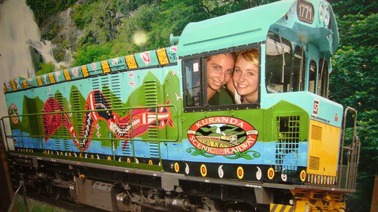 Unsere beiden Zugschaffner an der Papp-Eisenbahn